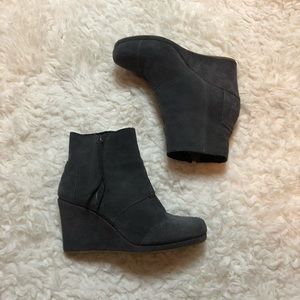 Tom's Desert Suede Wedge Booties